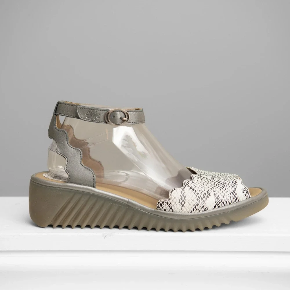 Fly London Sz 8.5 Snake Print Scalloped Wedge Sandals Avant Garde Edgy Boho